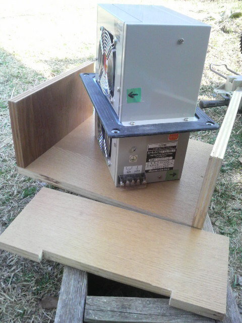 �M������